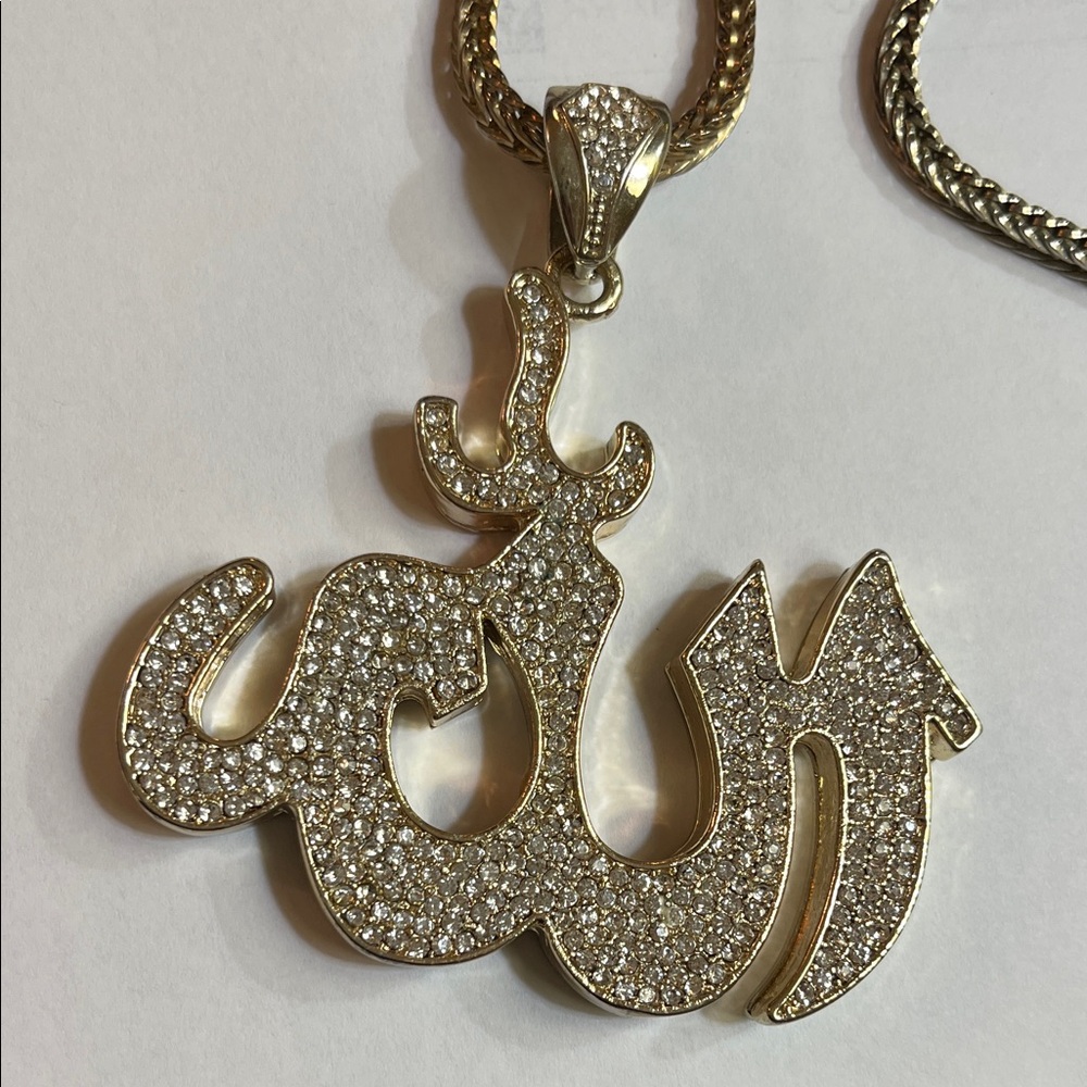 Gold and rhinestone Pendant Necklace
